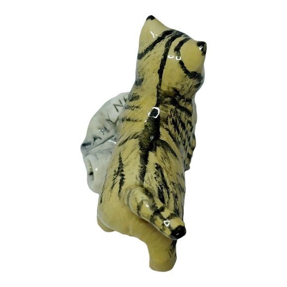Vintage Royal Doulton Cat - "In The News" Striped Kitten with Newspaper DA233 - Picture 3 of 10